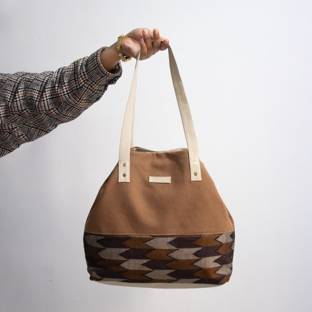 Buna Flip Tote - Dune - Image 6
